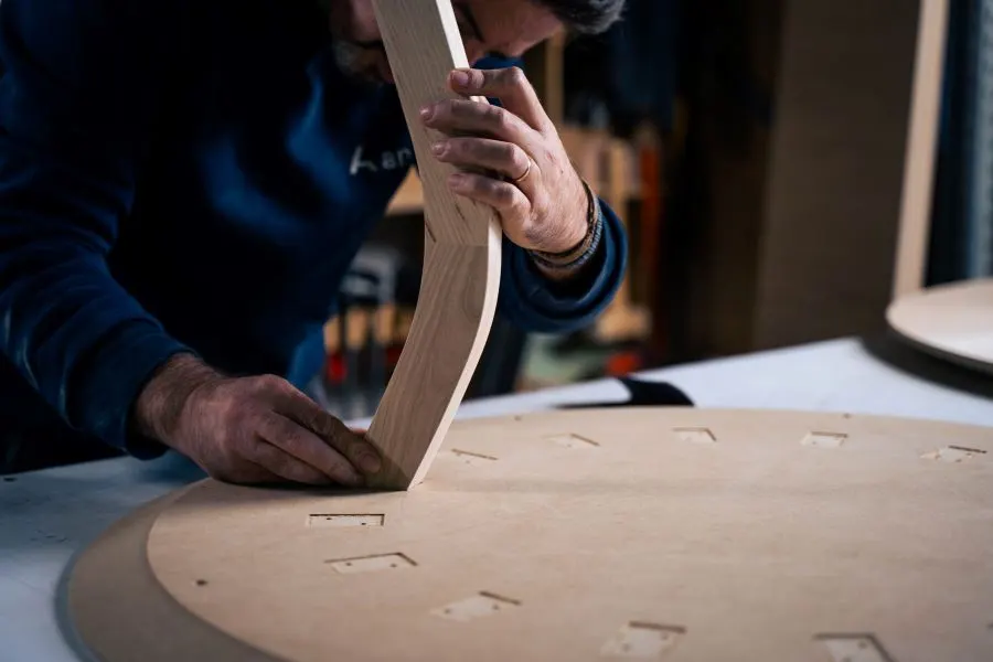 Anesis: Η εταιρεία επίπλων από τη Θεσσαλονίκη που… έντυσε τα γραφεία του Netflix στο Λος Άντζελες